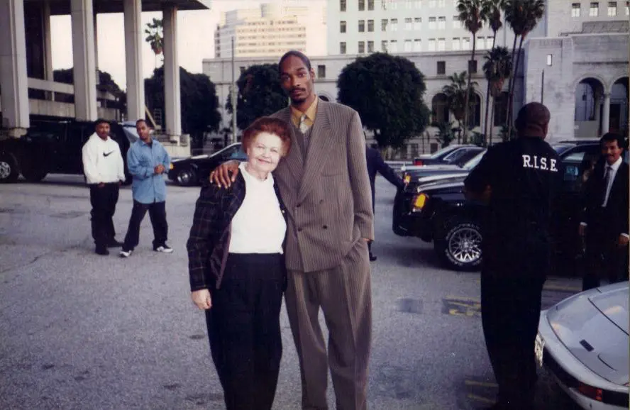 snoop dogg outside courtside